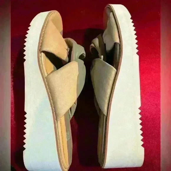 EILEEN FISHER Bene Platform Wedge Sandal Beige Napa White Size 9 Great - Picture 4 of 5